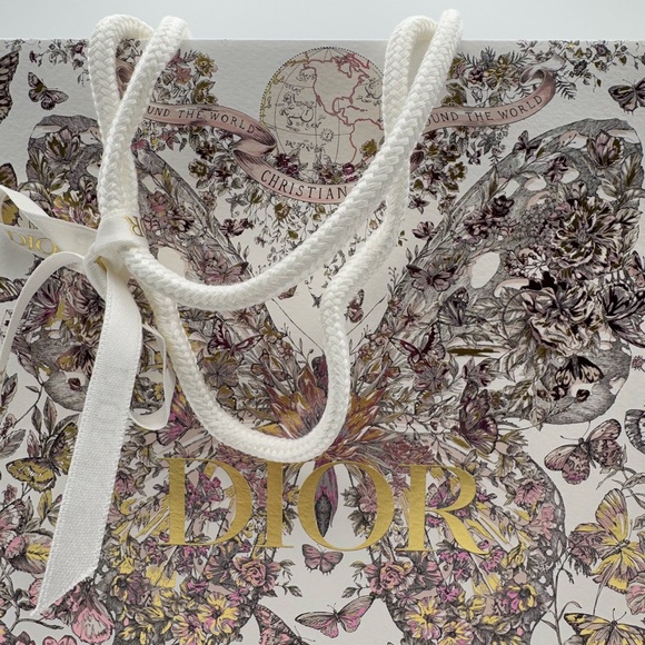 💞Authentic💞Dior holiday shopping bag with ribbon. BRAND NEW - Picture 4 of 10